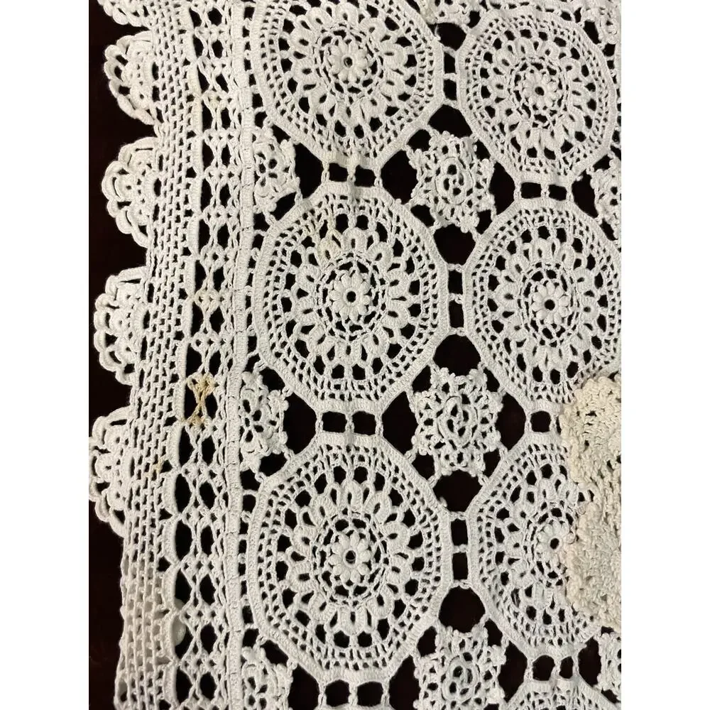 (Lot of 8) VTG Crochet Table Runners & Doilies Various Sizes And Color White Red